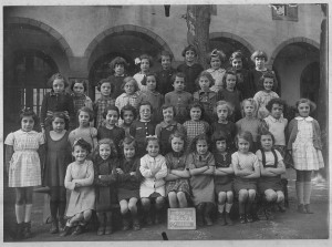 Limoges 1941: School class, Solange is in the second row from the front, fourth from the left. "The day after this photo we all had to wave flags and sing “Maréchal nous voilà”